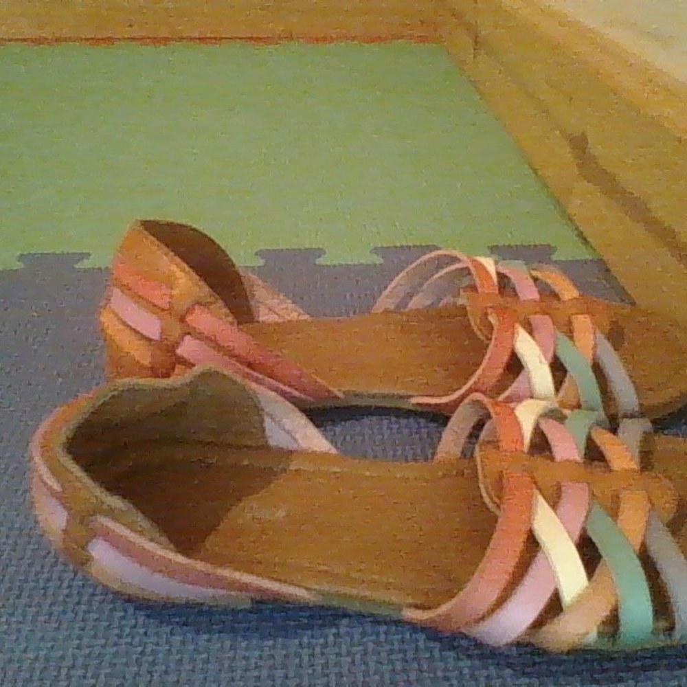 Sandles - Picture 2 of 3